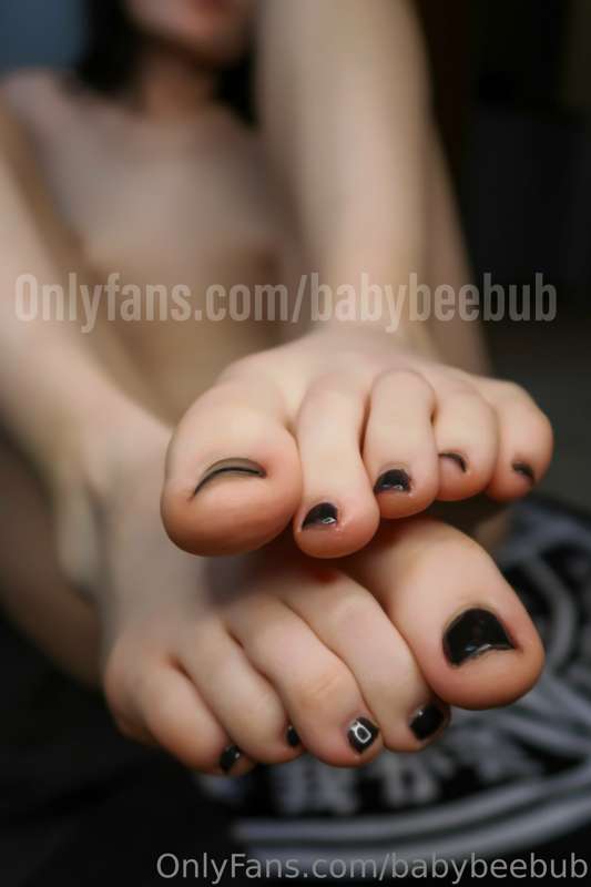 Lil toes 👅 2