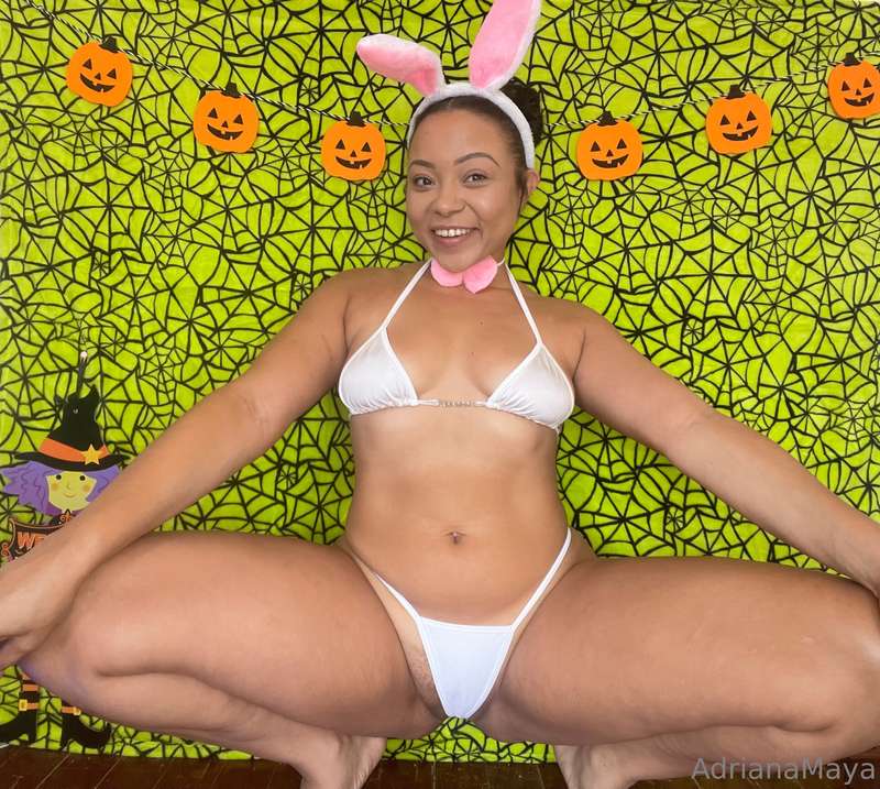 Slutty bunny 🐰🎃 17