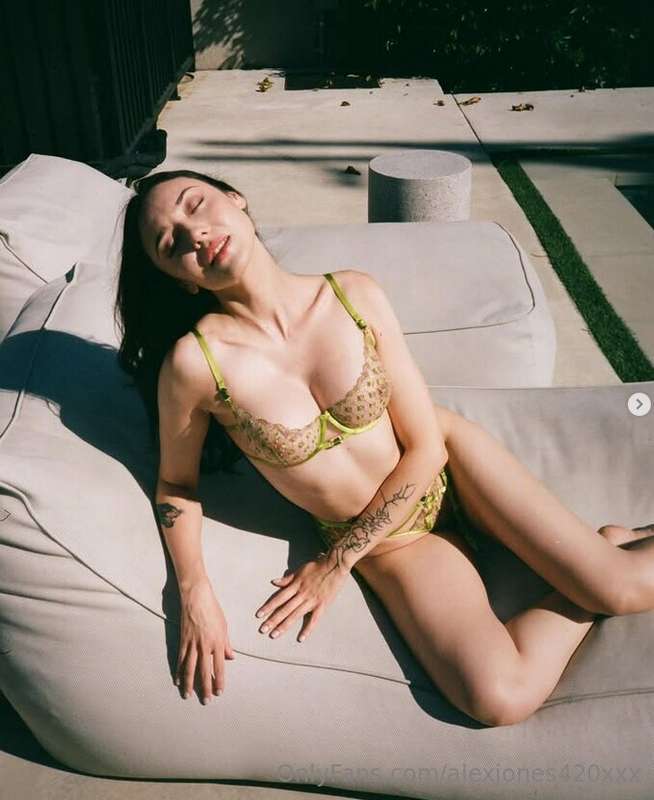 Fucked this hot European bikini model while she was in Ameri.. 2