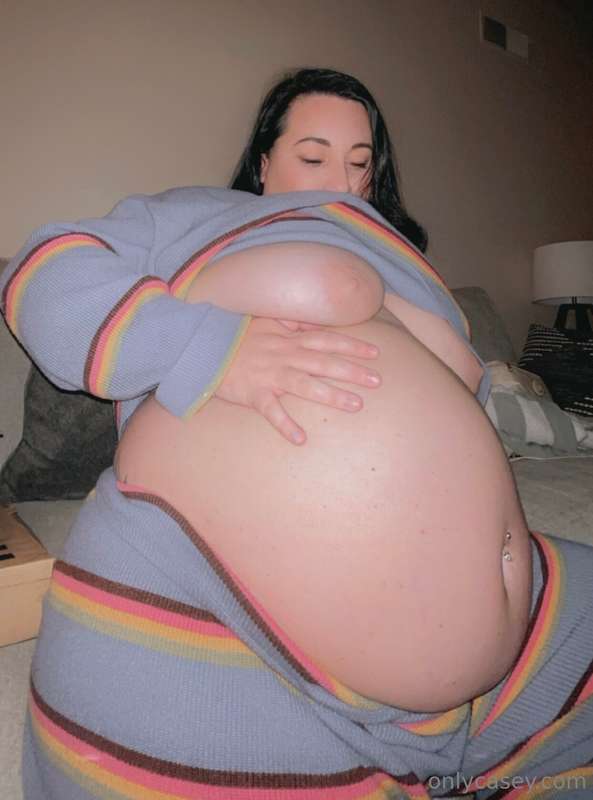 A belly full of pizza and treats! 😍 4