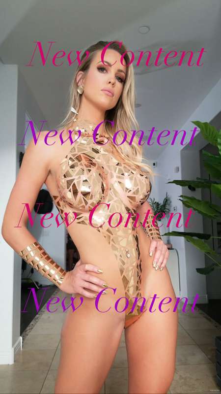 🔥 4 video/15 photo set 🔥 What do you guys think of this gold..