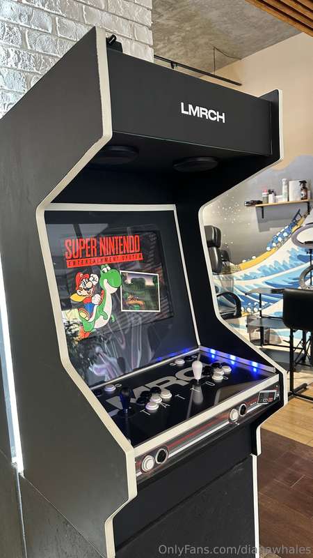 🎲 I'm a thrill-seeker who absolutely loves playing games. Wh.. 1