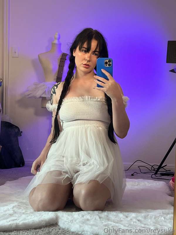 I wore white so you’d wish to see what’s under it 💗