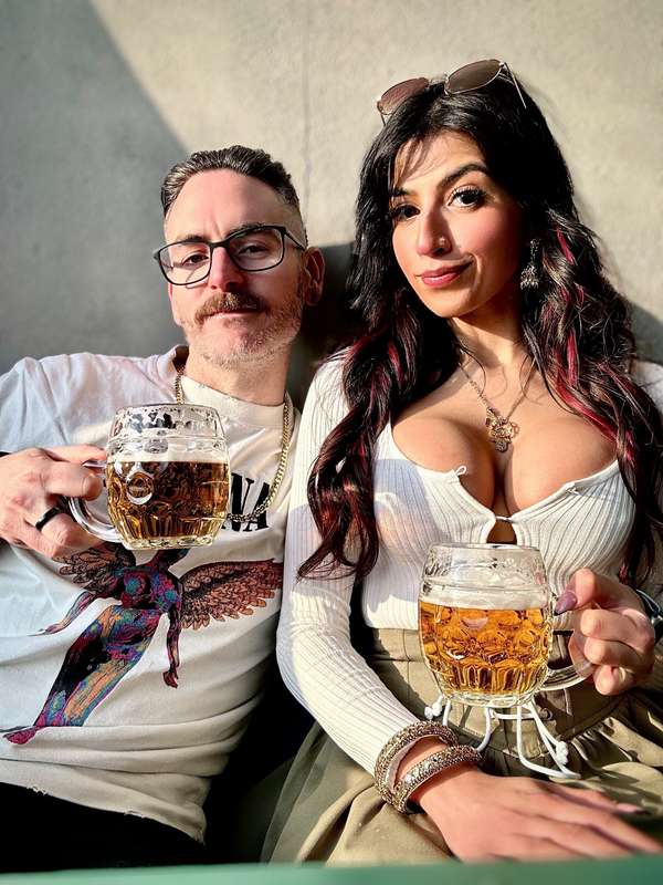 Habibi come to Prague 🇨🇿🇵🇰 Keep swiping to see my tiddies 🙈 .. 9