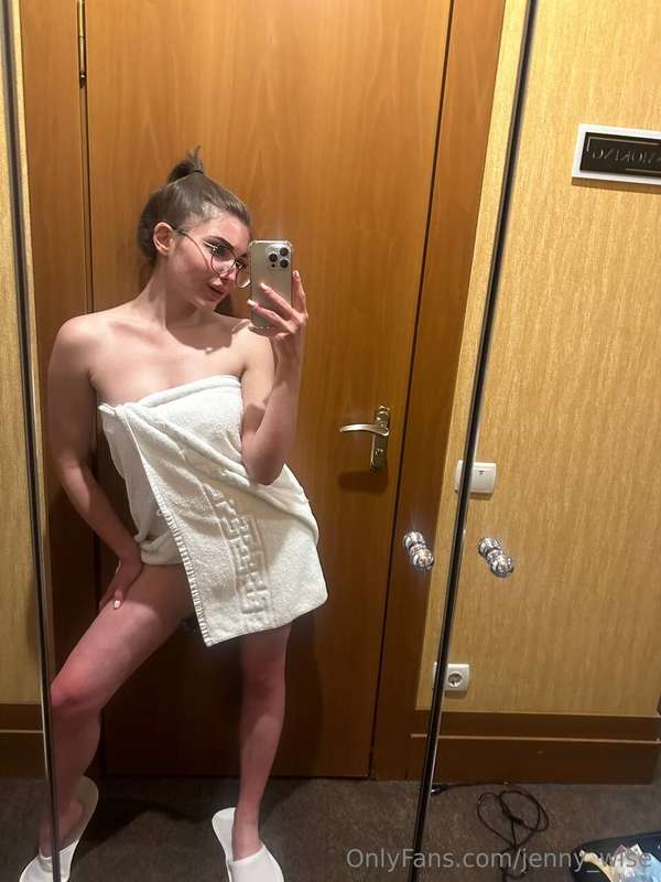 Imagine there's nothing under the towel at all.🙊🙈🙉