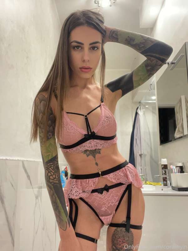 Adoro questo intimo ma preferirei che tu me lo strappassi di..