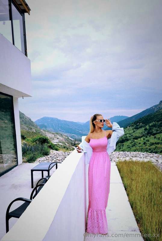 ❤️ “Elegance is refusal.” — Coco Chanel Sometimes, the sexie..