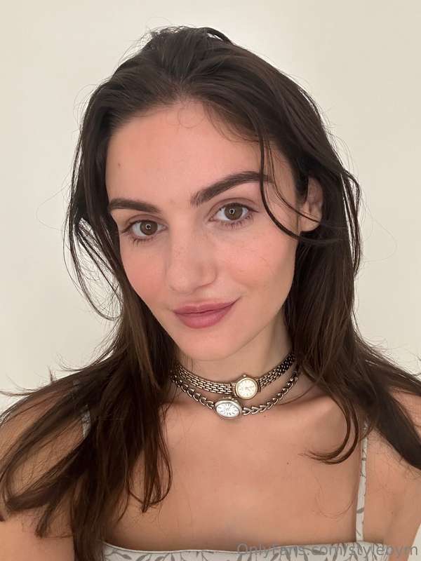 Watches but as chokers 💖 I first saw this styling trick in a..