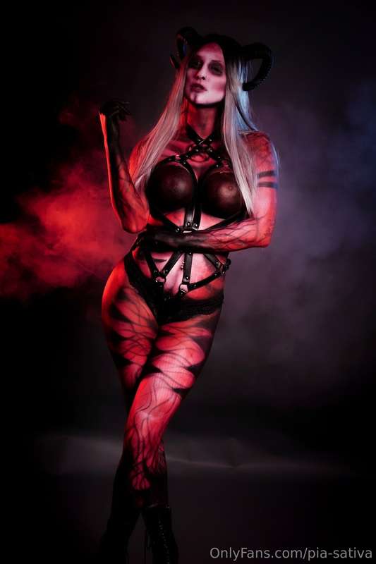 I love Halloween 👻  Do u like me as devil? 😍