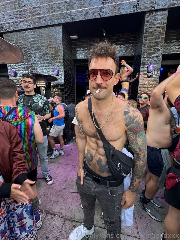 Went to hang out in weho on Sunday at the gay pride for a bi.. 2