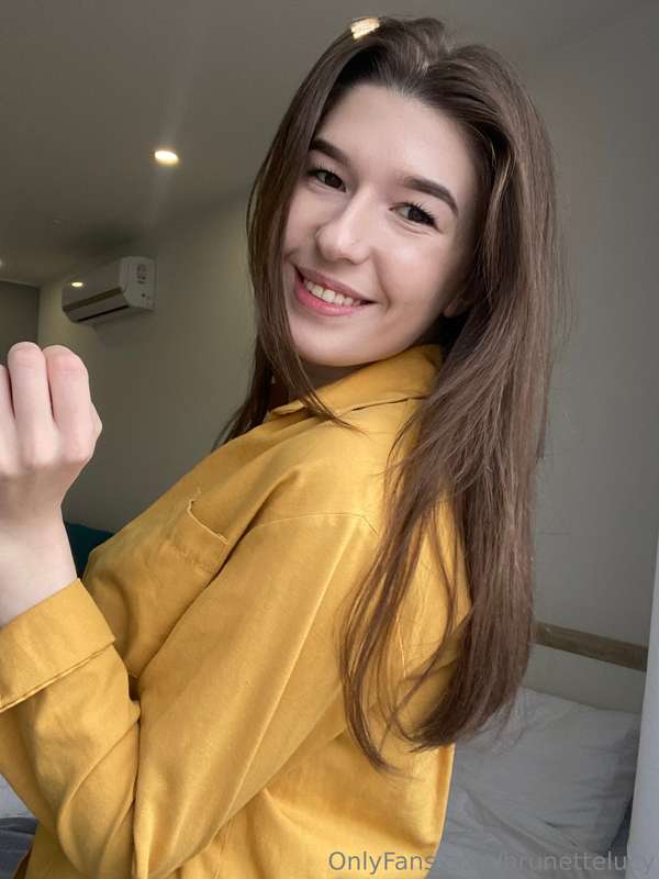 Yellow shirt like the sun😋