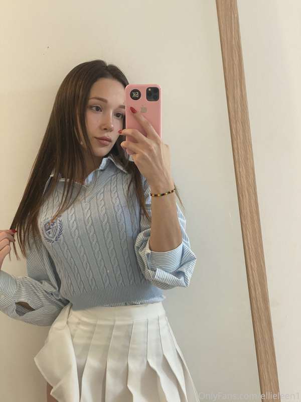Who wants new school girl content?? 3