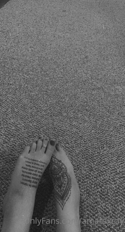 👣