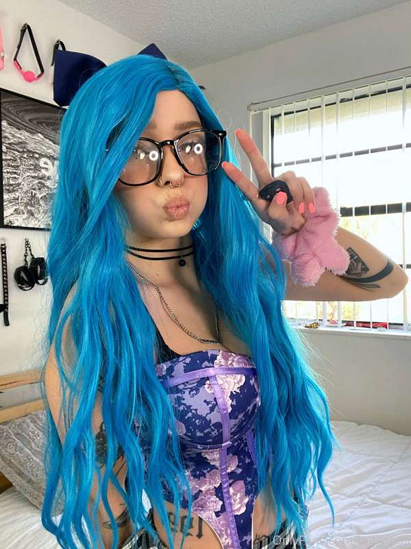 Blue hair set ^-^ or I guess step-sister late for school set.. 4
