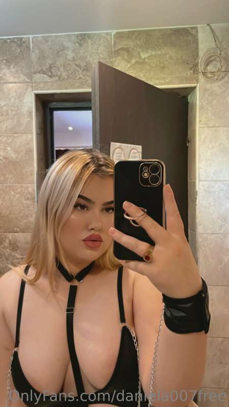 https://onlyfans.com/daniela_007