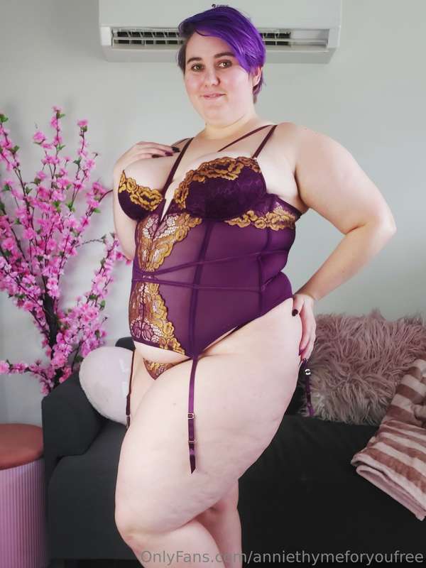These tits are so big they make a shelf~ 