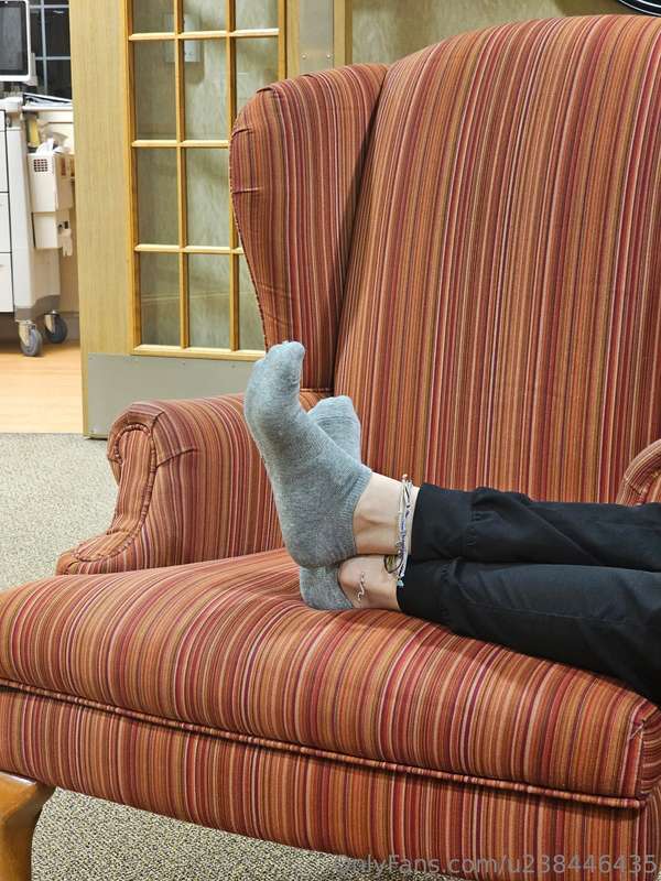 Someone come to my work and rub my feet!