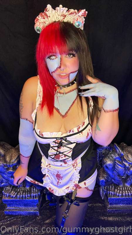 I’ll serve you with all my undying love 💋 8