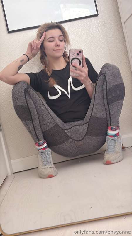 Gym selfies are always fun because even though it’s cute, I .. 17