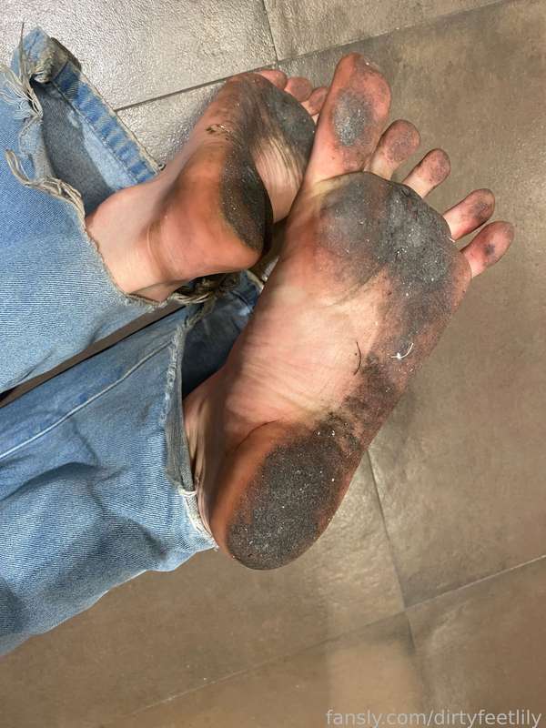 Dirtyfeetlily - Fansly - 28 Apr, 2025 7