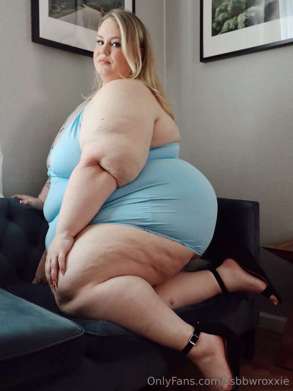 I wanna wear this tight dress out on a date and eat until th.. 25