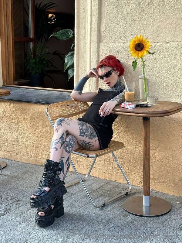 How about you join me on a nice date in a cafe right here? L..