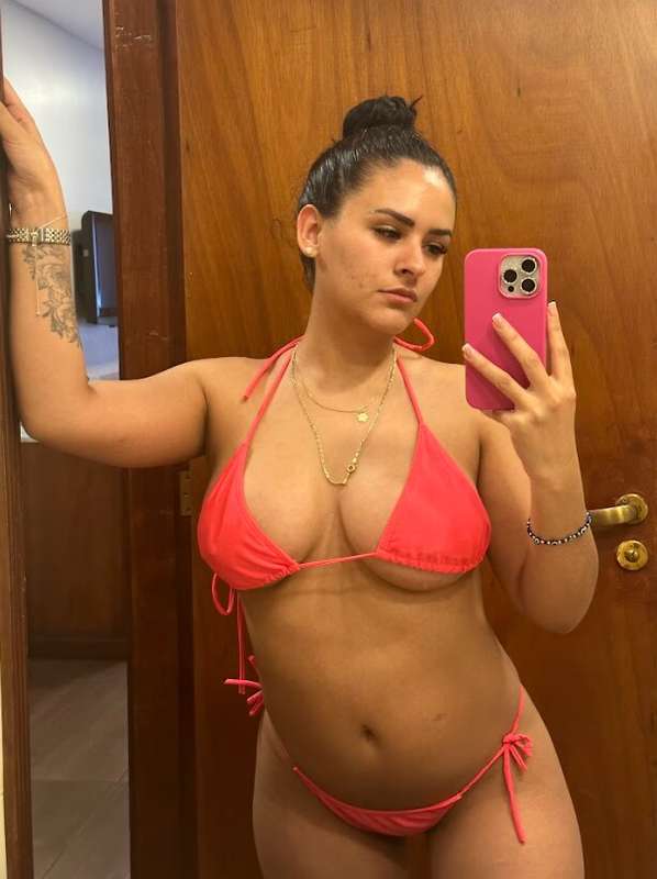 they say that red is a color that arouses passion 🥵🥵 do you ..