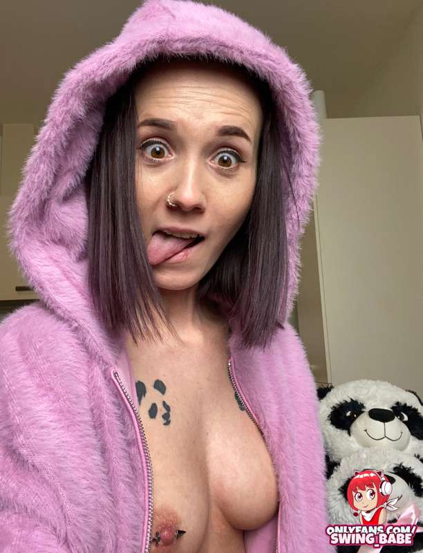 Hi ❤️Do you like crazy girls 😜What do you think about my tit..
