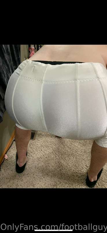 Sexy HOT muscular SGT having some fun showing off in his foo.. 6