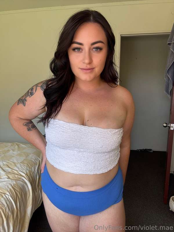 little sexy photo dump to remind u i exist🙈