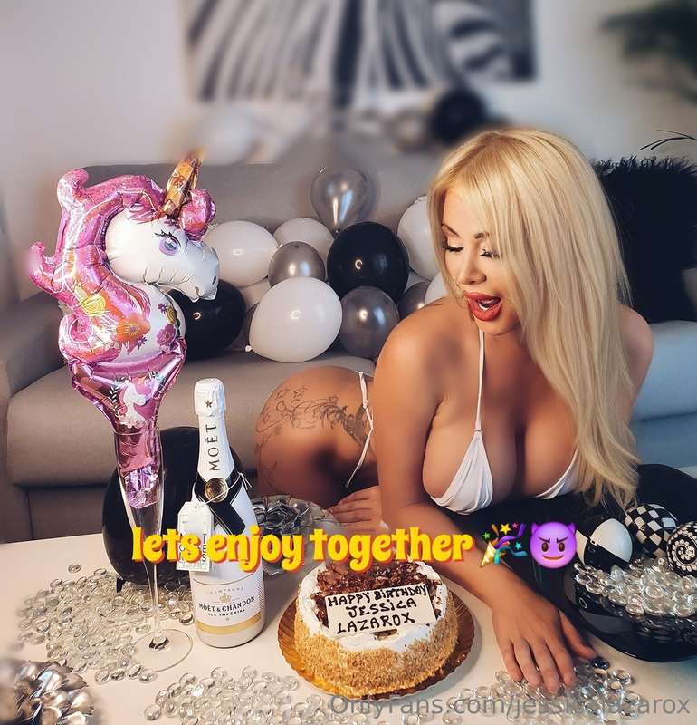 Im celebrating my day with all of you guys🎂😋🥰🥰🥰🥰lets have fu..
