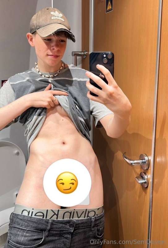 🏳️‍⚧️ Presenting the cutest trans boy you’ll ever see! 🤩🥵 @L.. 4