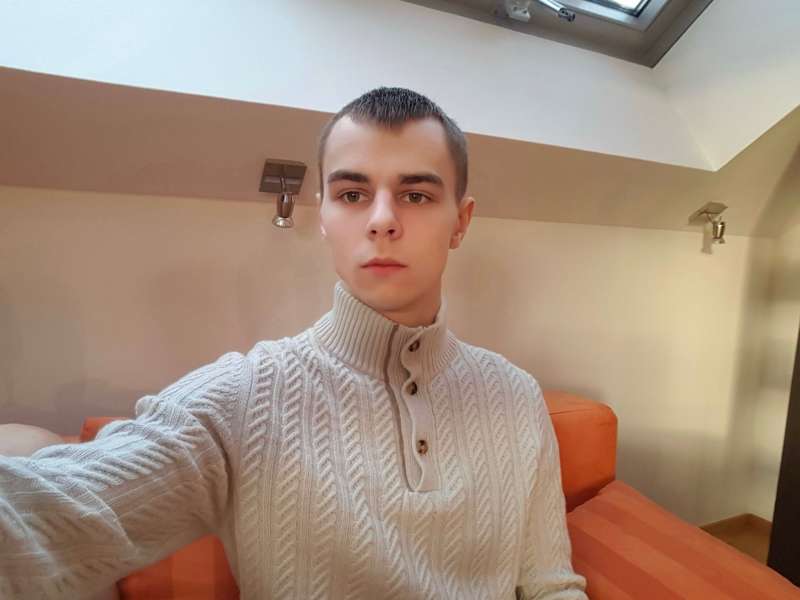 My friend gave me his sweater 🥰