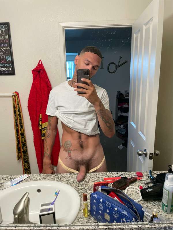 Swipe swipe swipe   100 likes and I’ll post the video of me .. 9