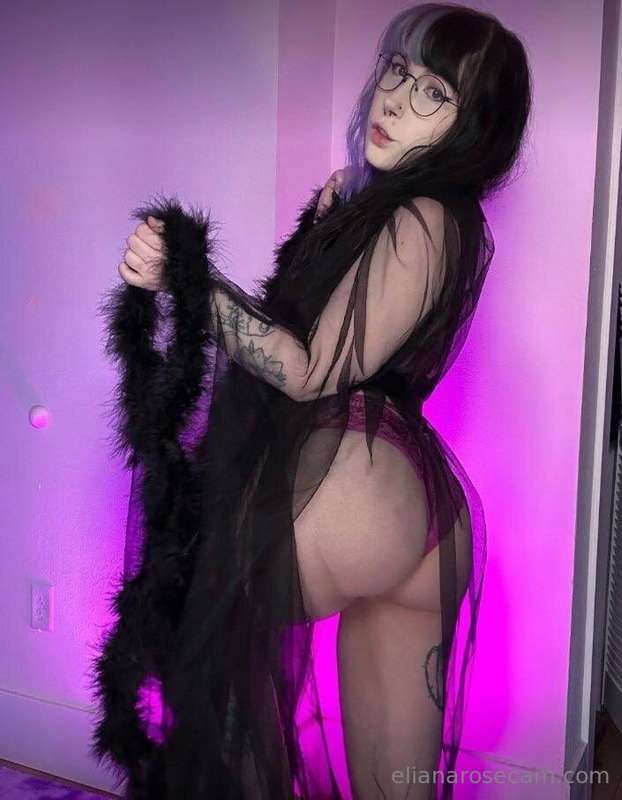 My horny girl @evie.mischiev will make your cock 𝗘𝗫𝗣𝗟𝗢𝗗𝗘! Sh..