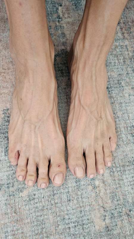 Just got a fresh Pedi for all you foot lovers. The color is .. 1