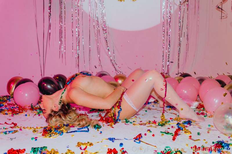 It's not New Year but I'm ready to get the party started 👅