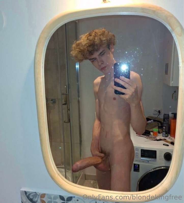😍 Just look at this🤤He Has The He Has The BIGGEST TWINK COCK.. 5