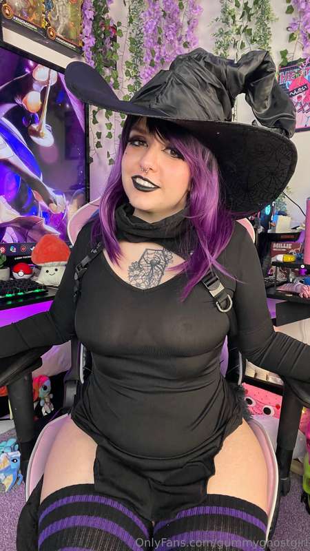 I’m here to derail your quest! I cast lust ✨ roll for your n.. 18