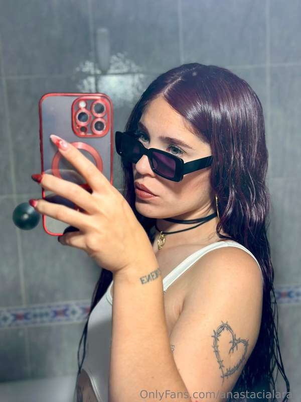 will you give me a kiss? 🕶️