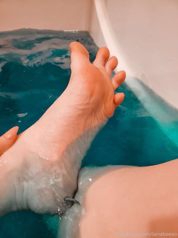 bath bomb feets 1