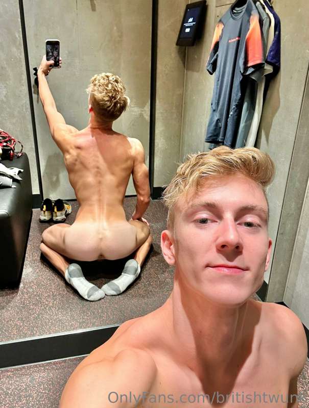 Good boys with nice pink holes should always send daddies ph..
