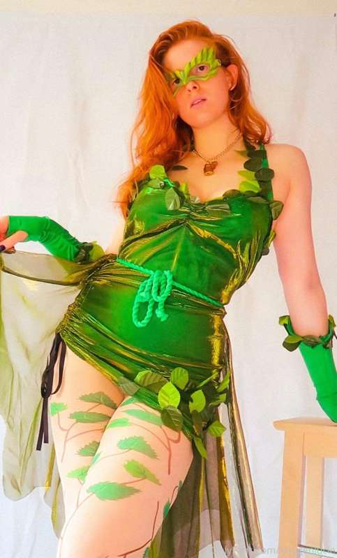 These curves are deadly even when they’re clothed😈🧪 2