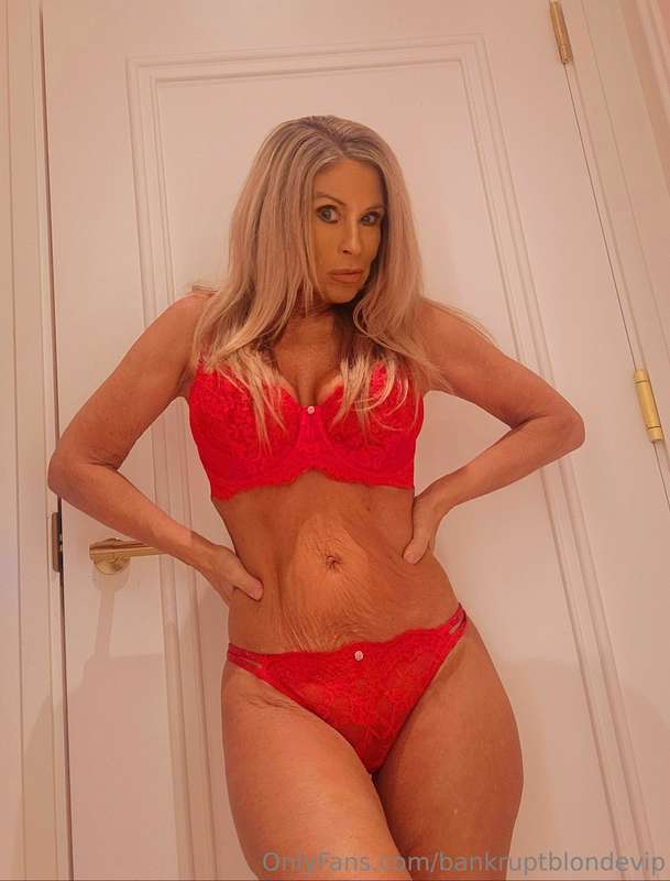 Red e for the new year...😉😘♥️ 3