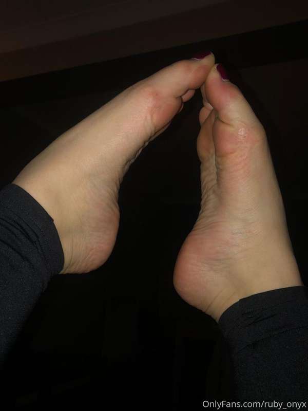 Foot fetish guys!! 👣

What is your favourite thing about a w.. 9