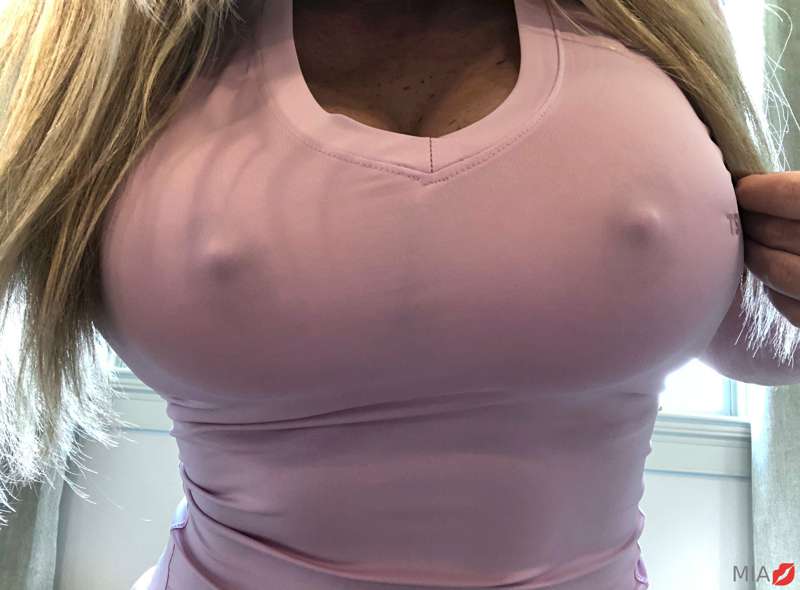 Someone told me you like hard nips😜