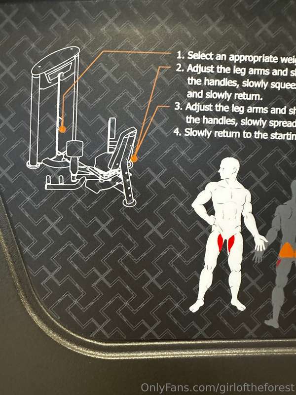 I really like the background design of this gym equipment.