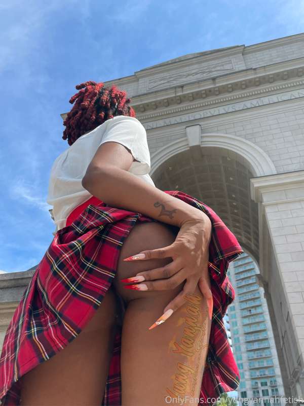 Wanna eat my pussy? 

No PPV @yungyannah ❤️💕