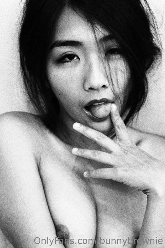 Would you like to lick my pussy after I squirt?💦😈
在每一次的高潮之後，..