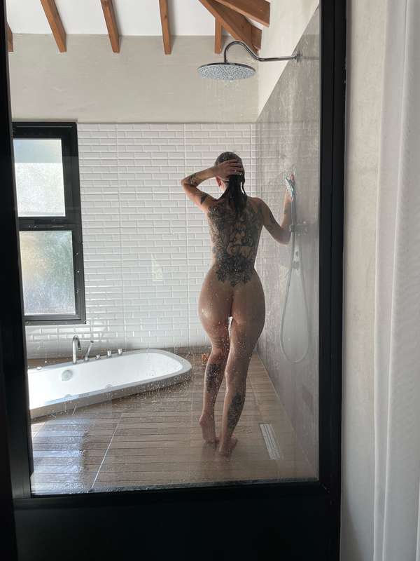 Josh told me to pose… I said say less 💁🏼‍♀️ 5
